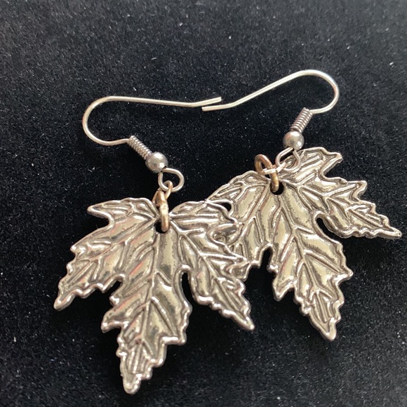 Five Pairs of Handmade Silver Tone Beaded Dangle/Drop Earrings - Picture 3 of 6